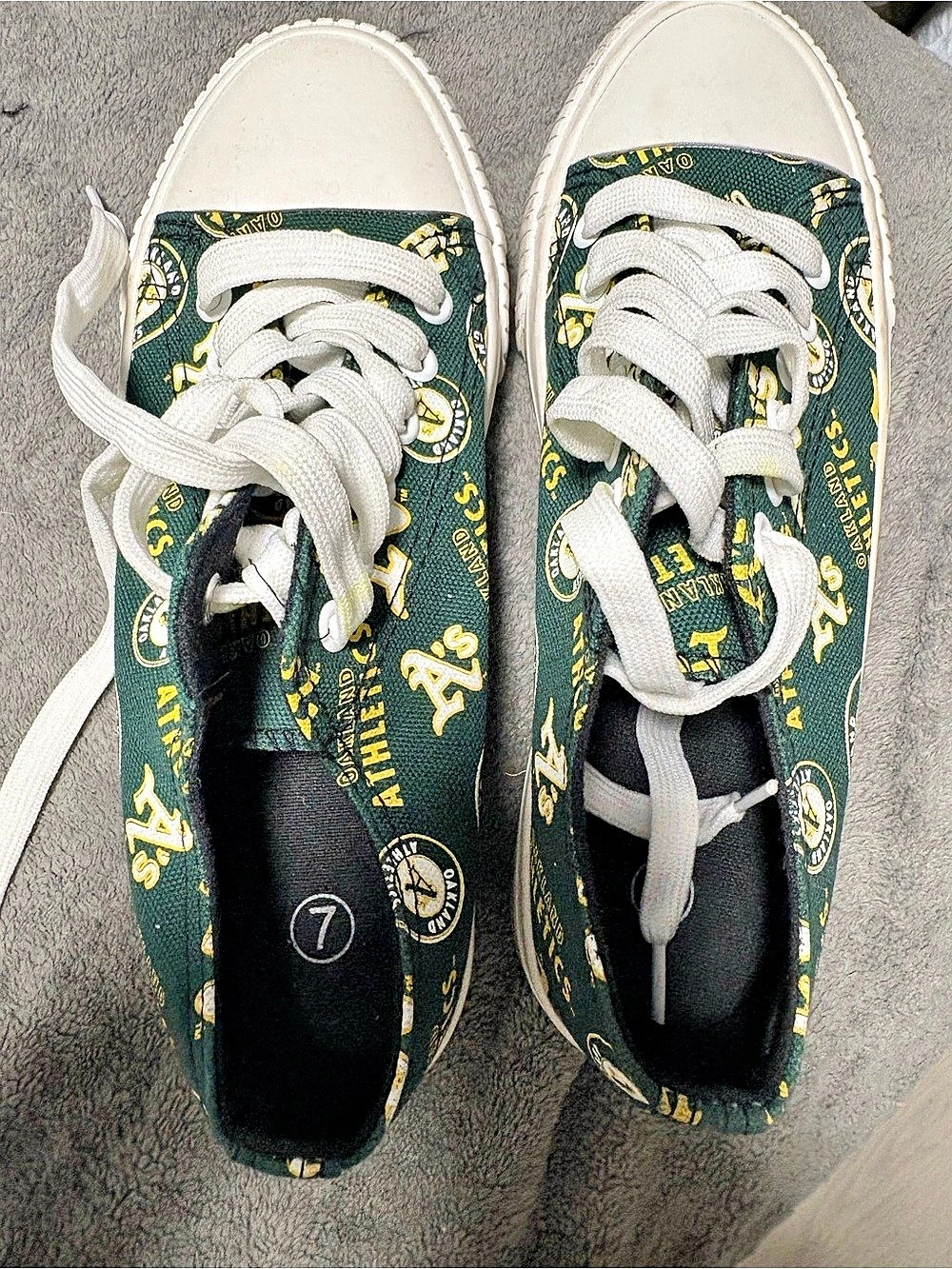 FOCO Oakland Athletics Low Top Big Logo Canvas Shoes Canvas Shoes Green & White